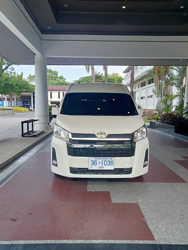 Toyota HiAce front view at hotel entrance