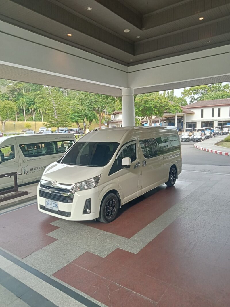 Toyota HiAce at Blue Canyon Country Club